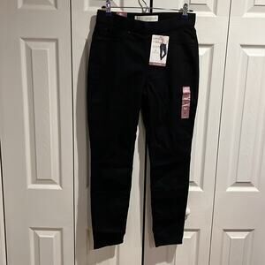 Signature Levi Strauss & Co Gold Totally Shaping Pull On Skinny Jeans Black 6S